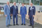 Thomas Hurter/Präsident AEROSUISSE, Christian Hegner/BAZL-Direktor, Bundesrat Albert Rösti, Urs Ryf/Flughafendirektor Bern-Airport (v.l.n.r.)